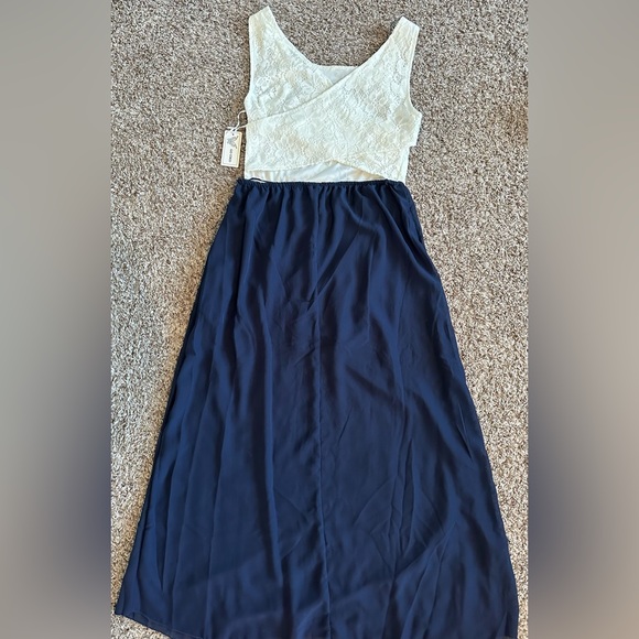 Go Coco maxi dress with open back, size M. New with tag, never worn - Picture 2 of 4